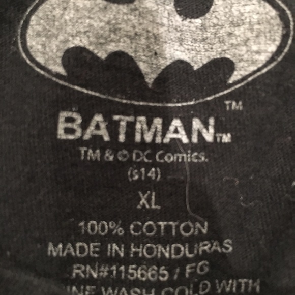 Batman logo T-shirt from Hot Topic - Picture 3 of 3